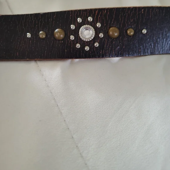 Vintage Western Look With Crystal Rhinstone-like Leather Belt - Picture 7 of 9